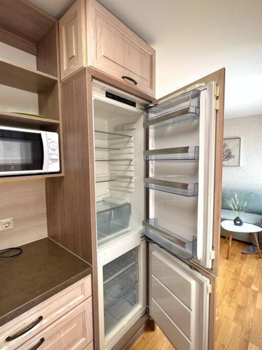 New Apartment With A View In The Town Center Narva Esterno foto