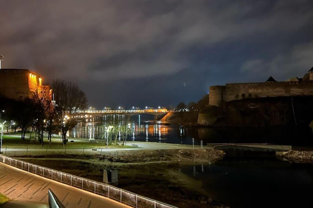 New Apartment With A View In The Town Center Narva Esterno foto