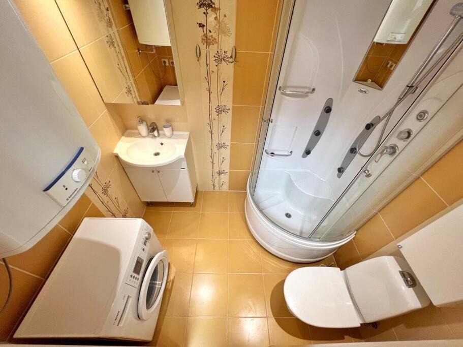 New Apartment With A View In The Town Center Narva Esterno foto