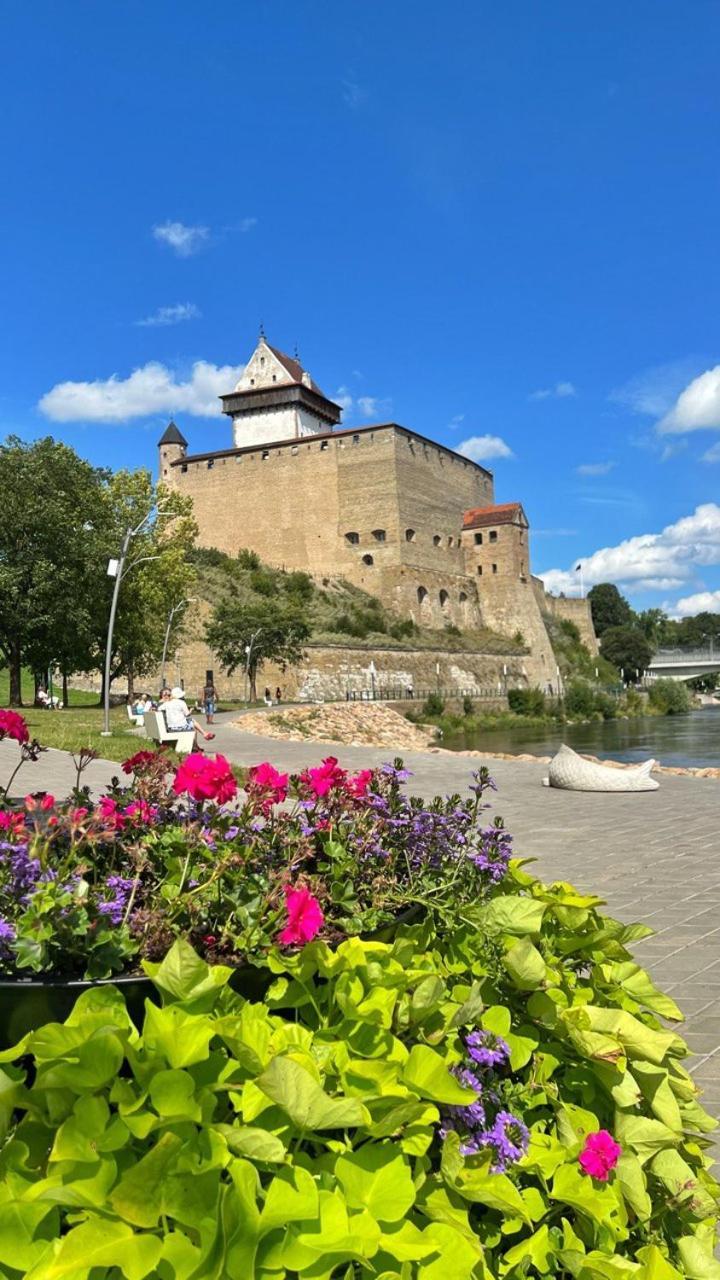 New Apartment With A View In The Town Center Narva Esterno foto