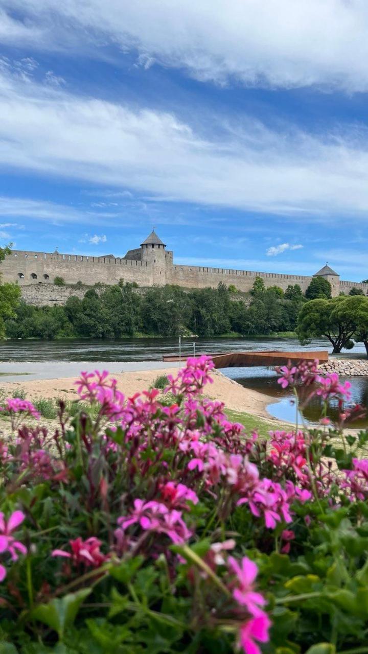New Apartment With A View In The Town Center Narva Esterno foto