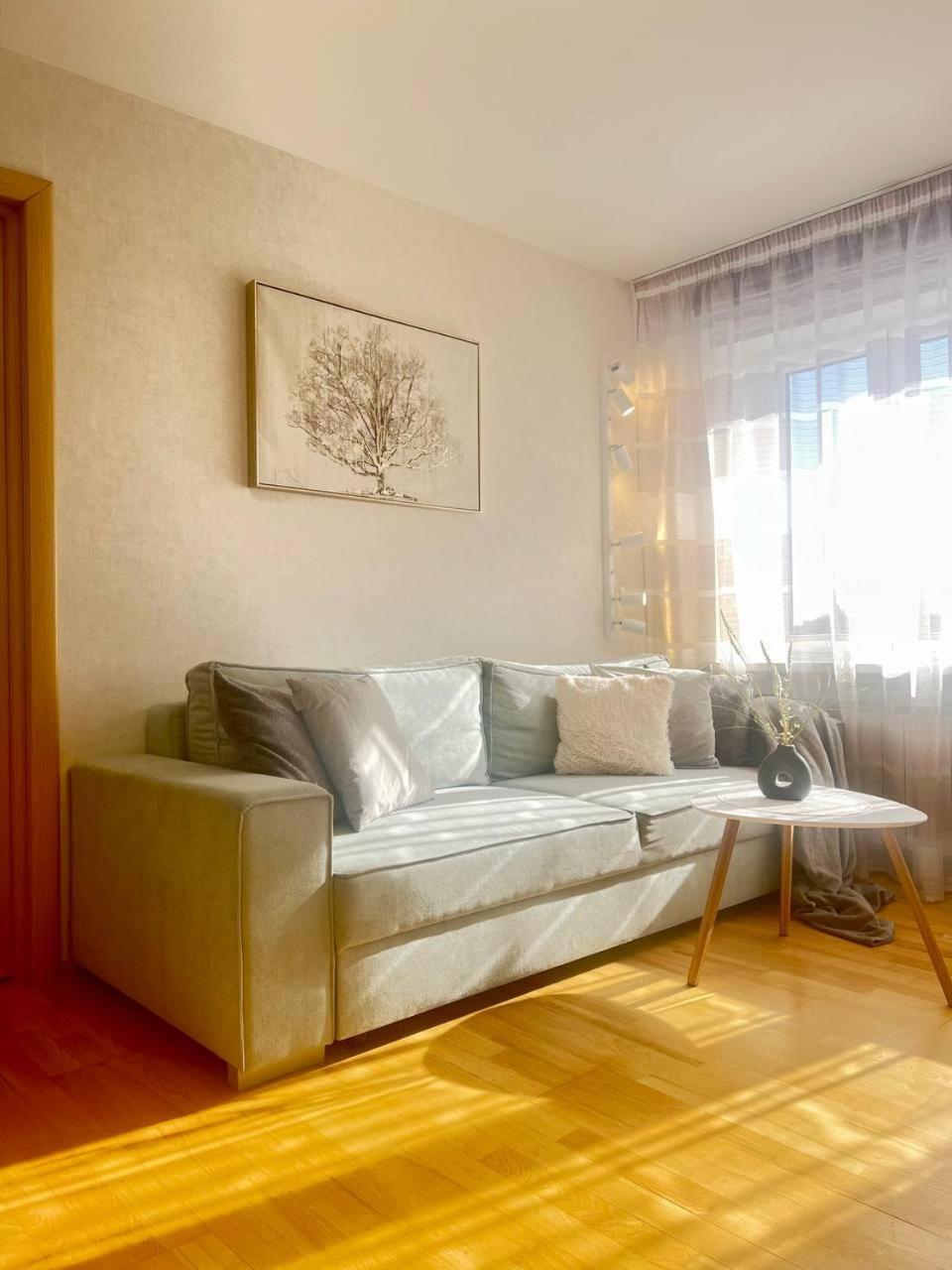 New Apartment With A View In The Town Center Narva Esterno foto